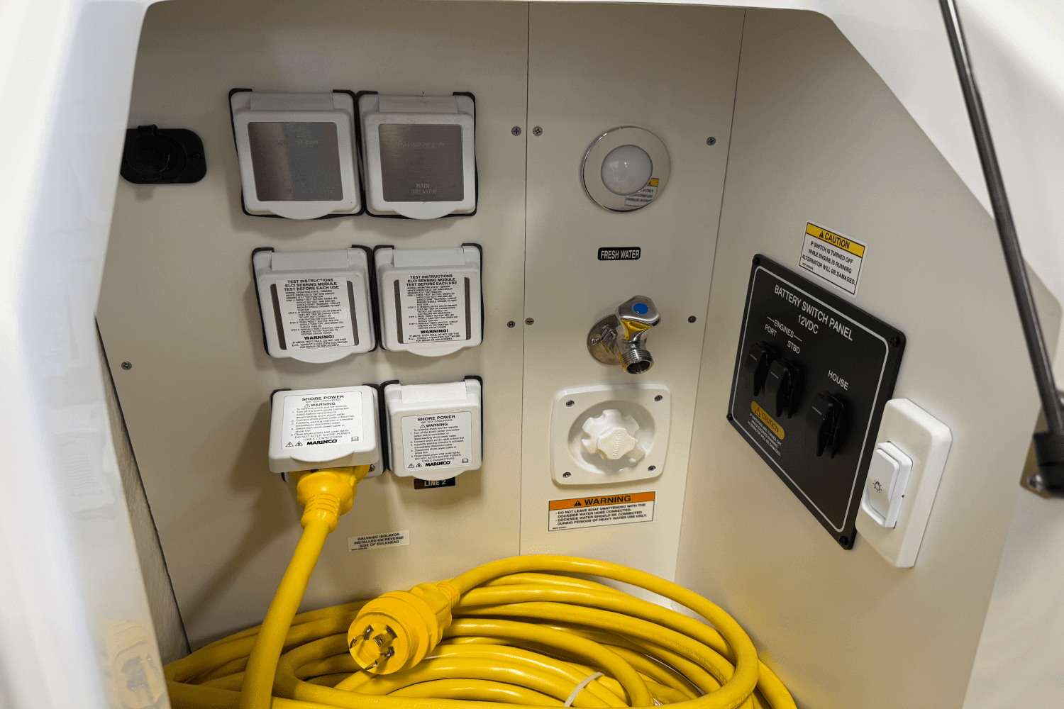 2025 Sea Ray Sundancer 320 Image Thumbnail #5