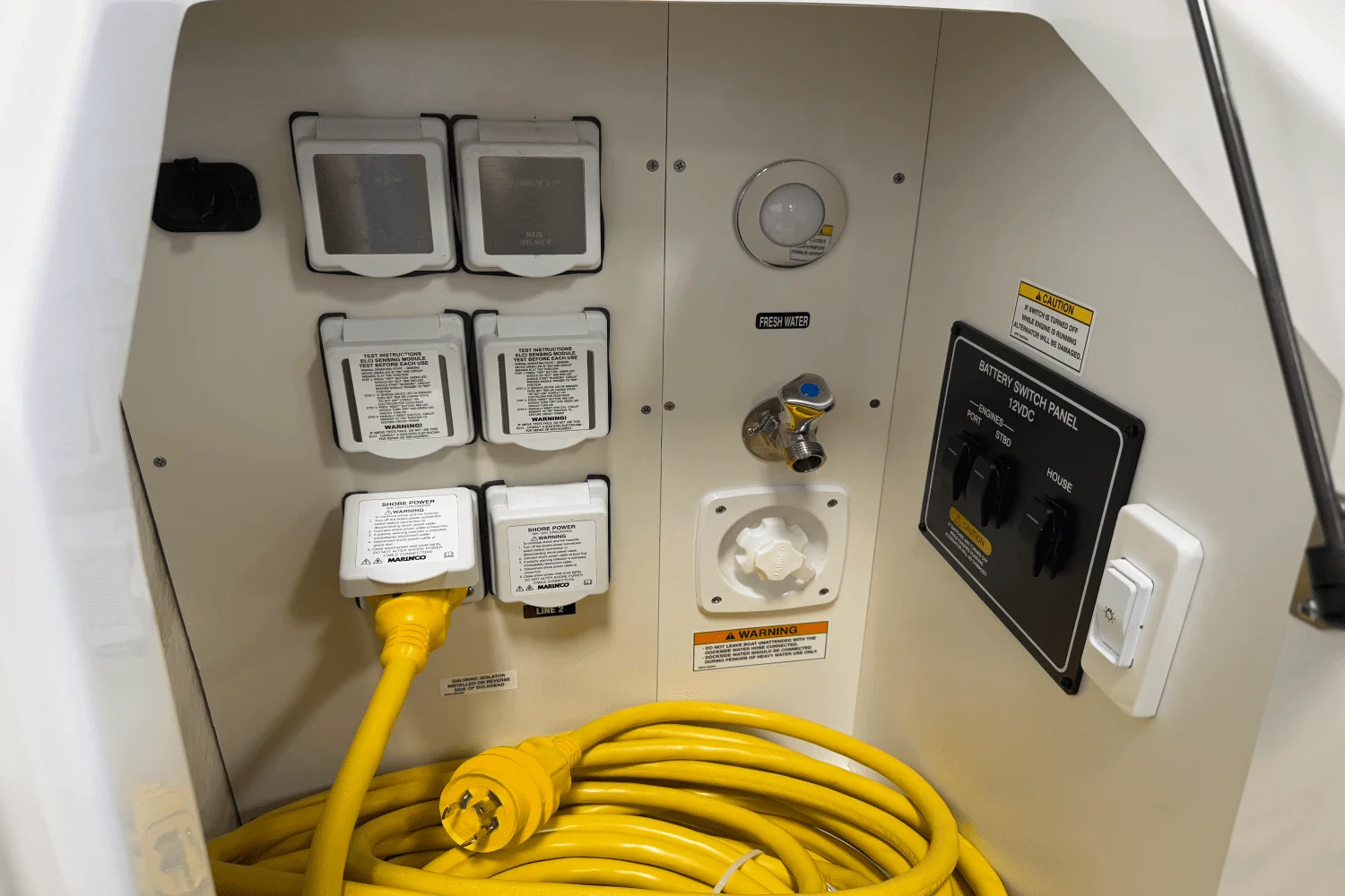 2025 Sea Ray Sundancer 320 Image Thumbnail #5