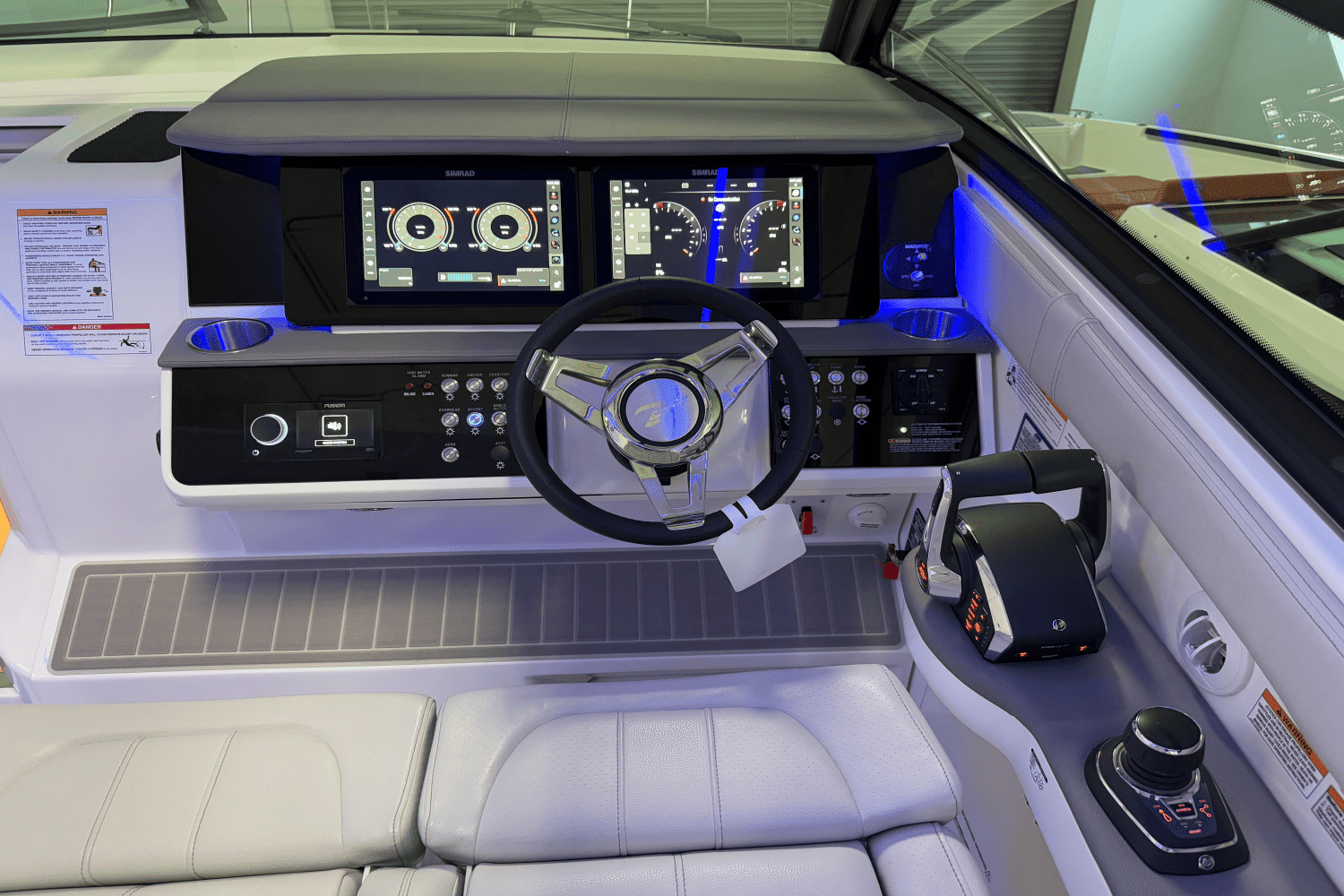 2025 Sea Ray Sundancer 320 Image Thumbnail #31