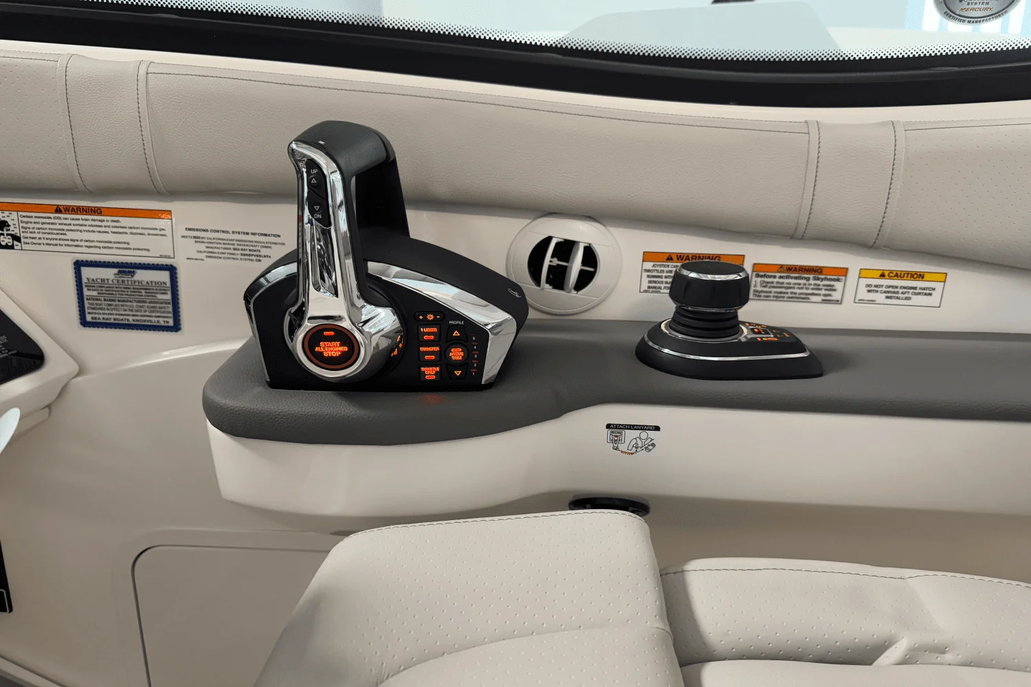 2025 Sea Ray Sundancer 320 Image Thumbnail #32