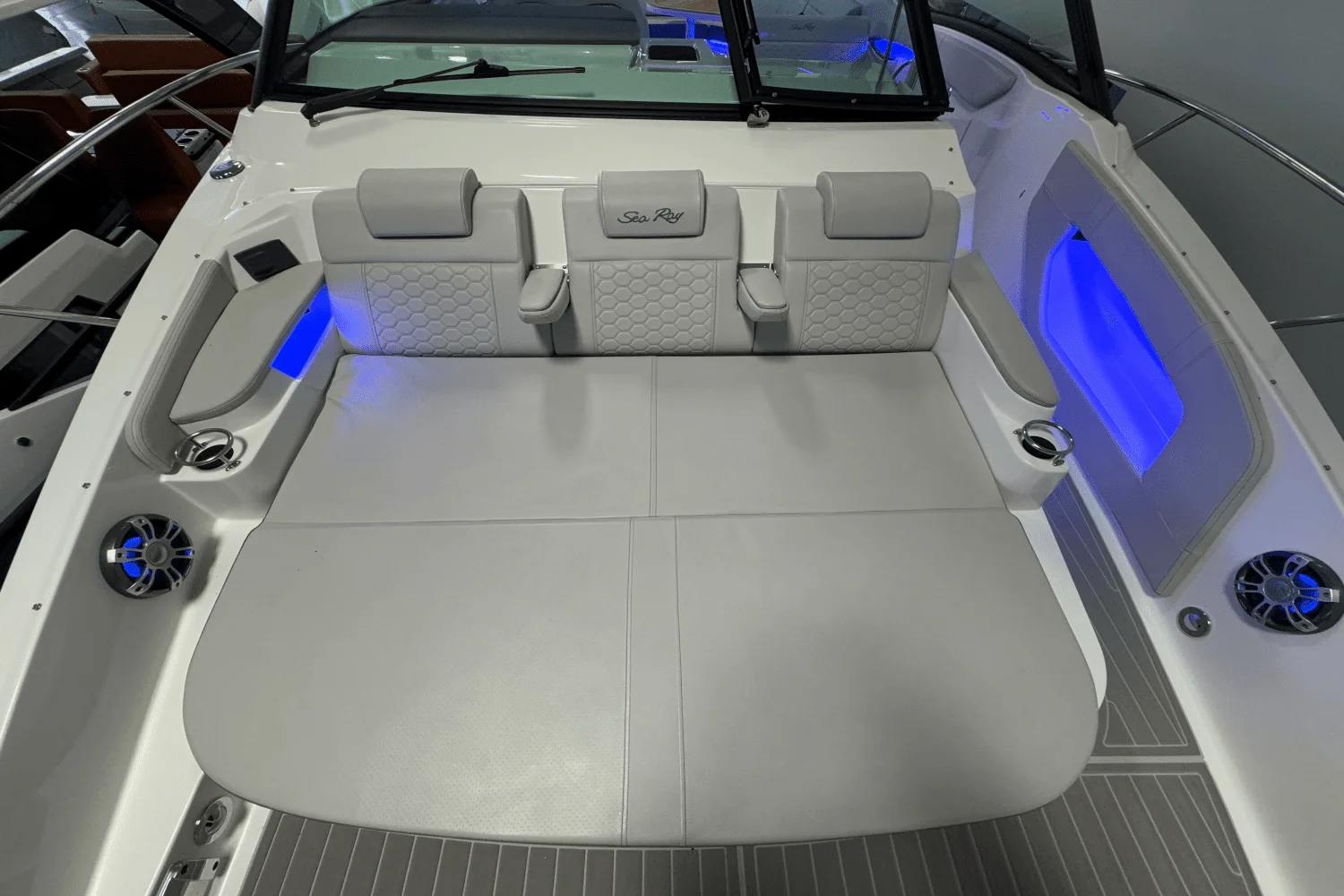 2025 Sea Ray Sundancer 320 Image Thumbnail #50