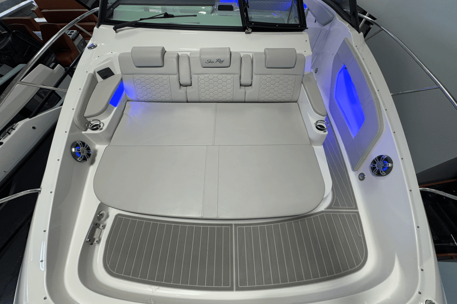 2025 Sea Ray Sundancer 320 Image Thumbnail #49