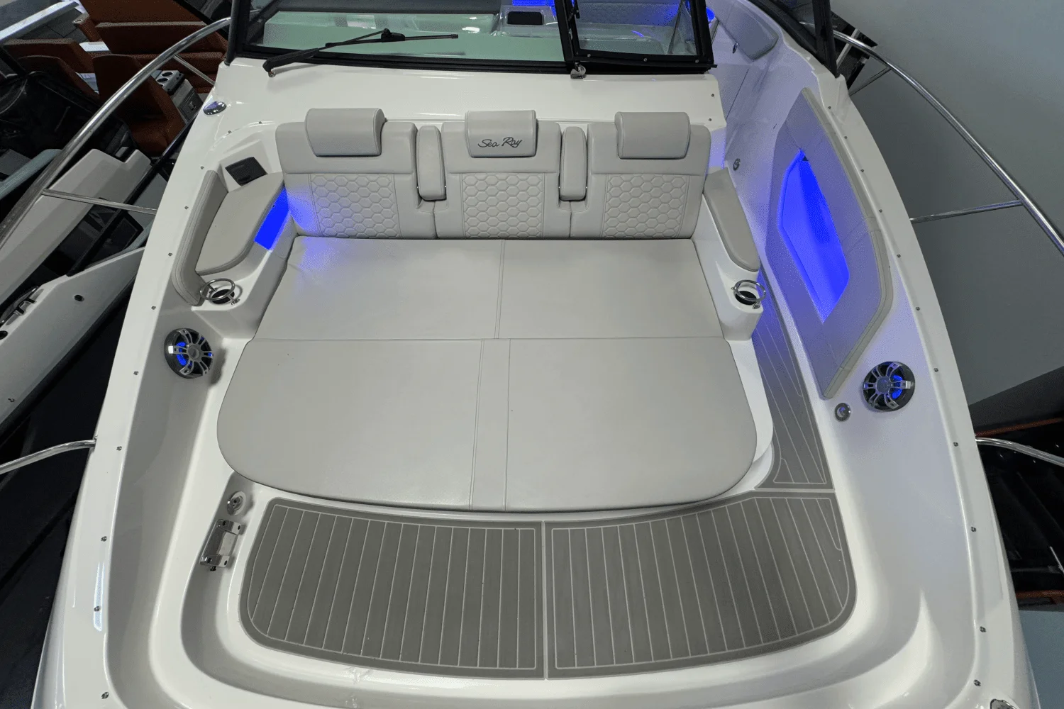 2025 Sea Ray Sundancer 320 Image Thumbnail #49