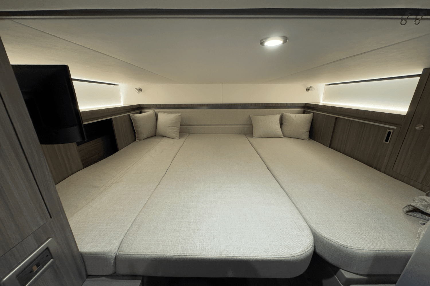 2025 Sea Ray Sundancer 320 Image Thumbnail #41