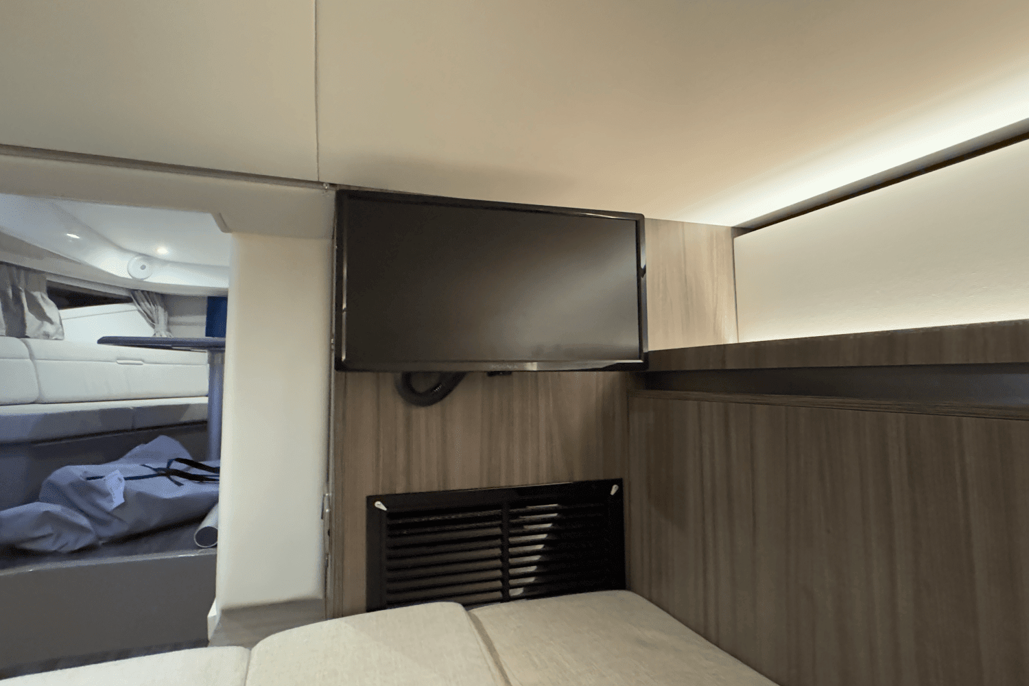 2025 Sea Ray Sundancer 320 Image Thumbnail #45