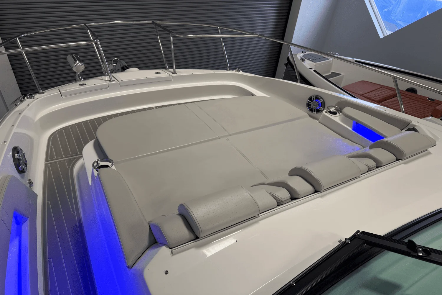 2025 Sea Ray Sundancer 320 Image Thumbnail #48