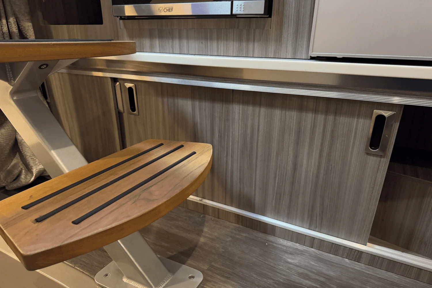 2025 Sea Ray Sundancer 320 Image Thumbnail #38