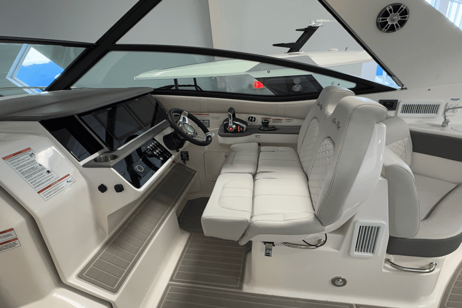 2025 Sea Ray Sundancer 320 Image Thumbnail #30