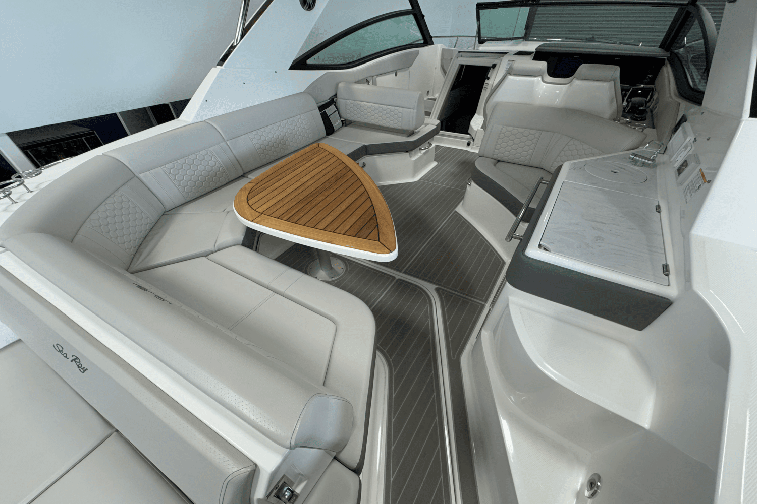 2025 Sea Ray Sundancer 320 Image Thumbnail #17