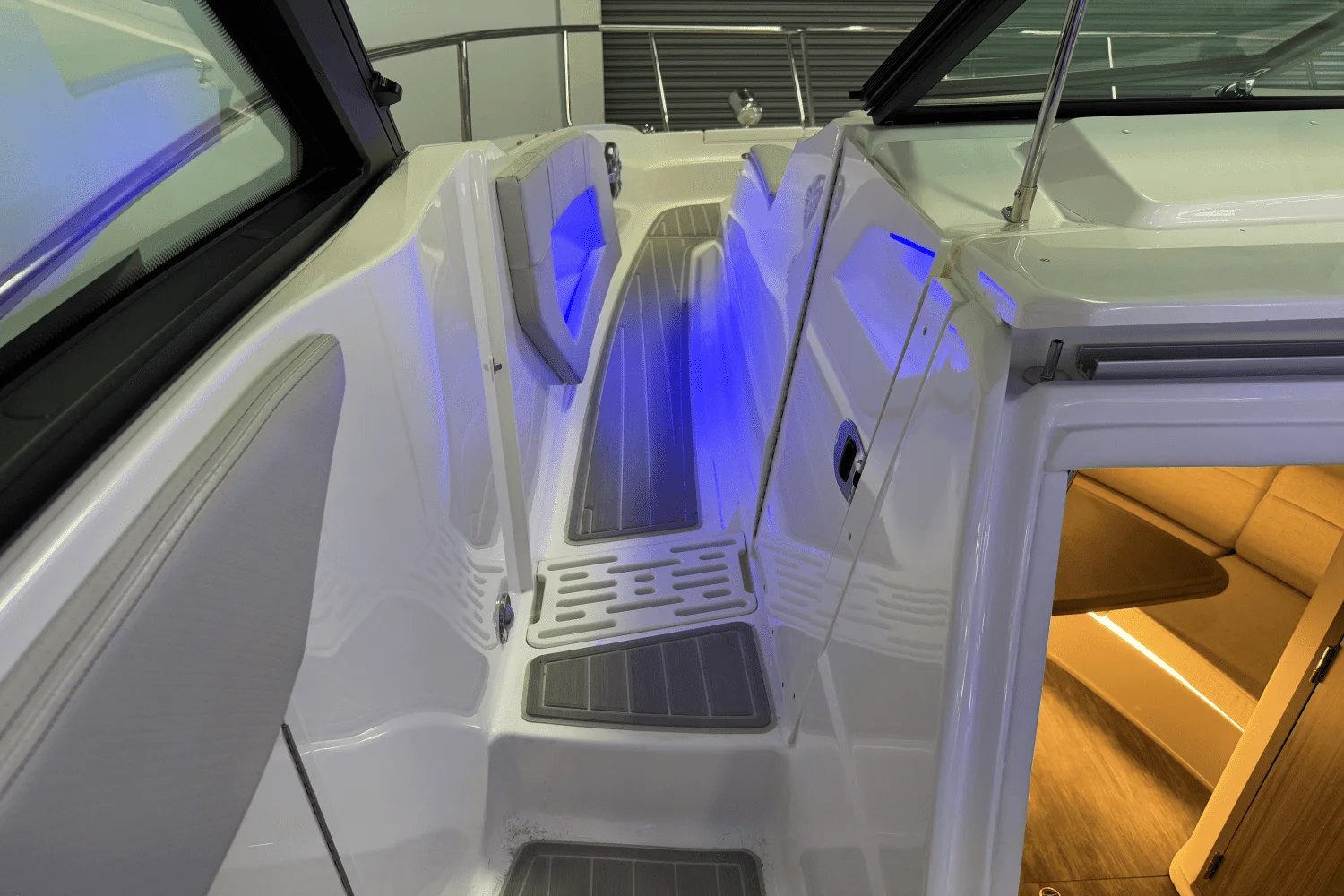 2025 Sea Ray Sundancer 320 Image Thumbnail #46
