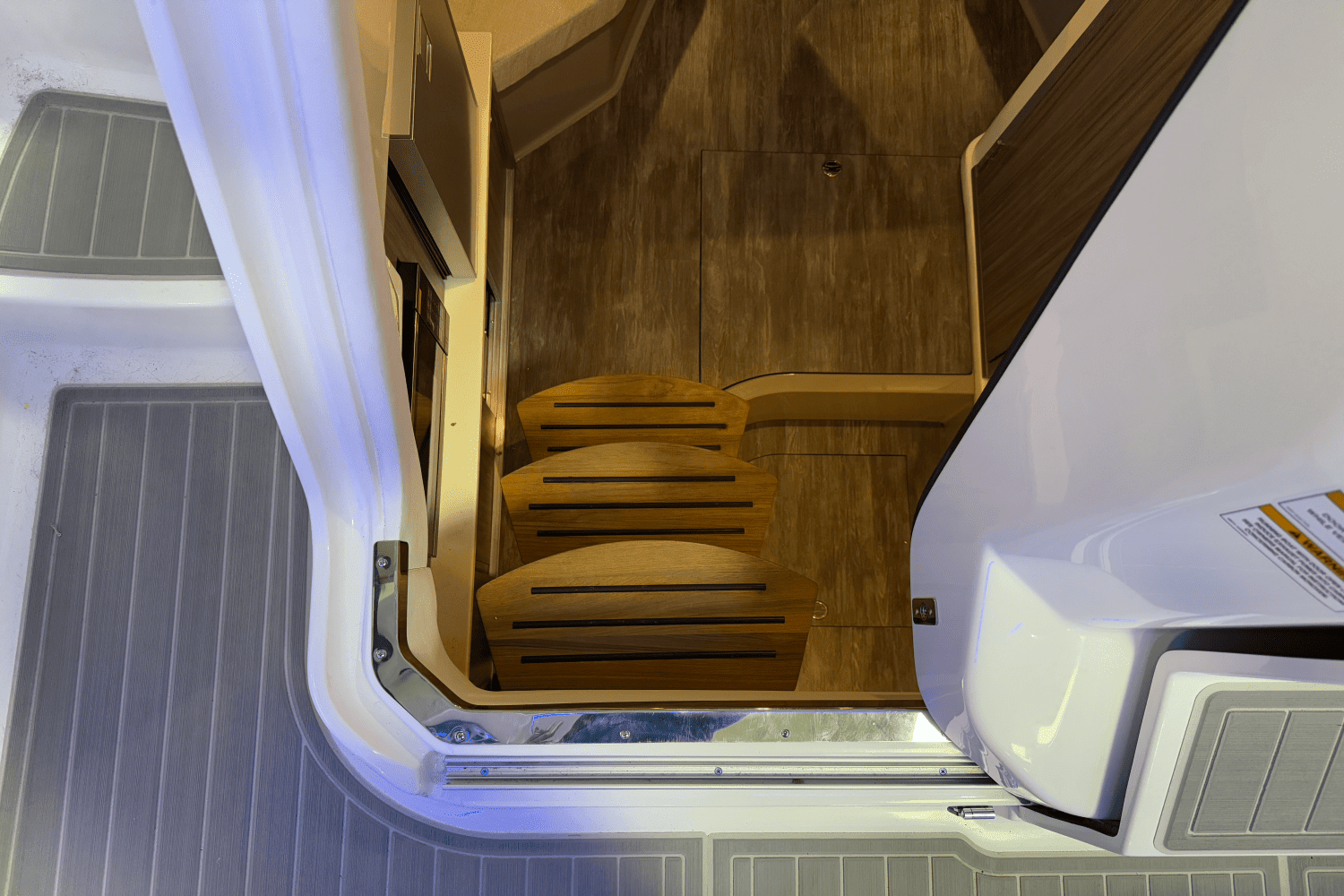 2025 Sea Ray Sundancer 320 Image Thumbnail #34