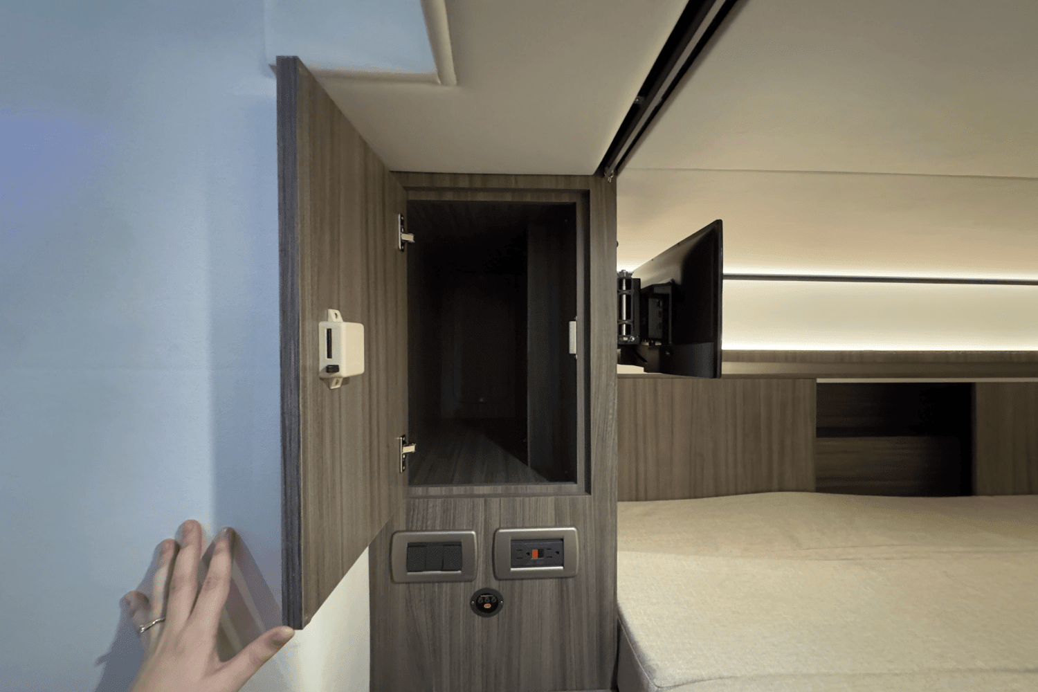 2025 Sea Ray Sundancer 320 Image Thumbnail #42