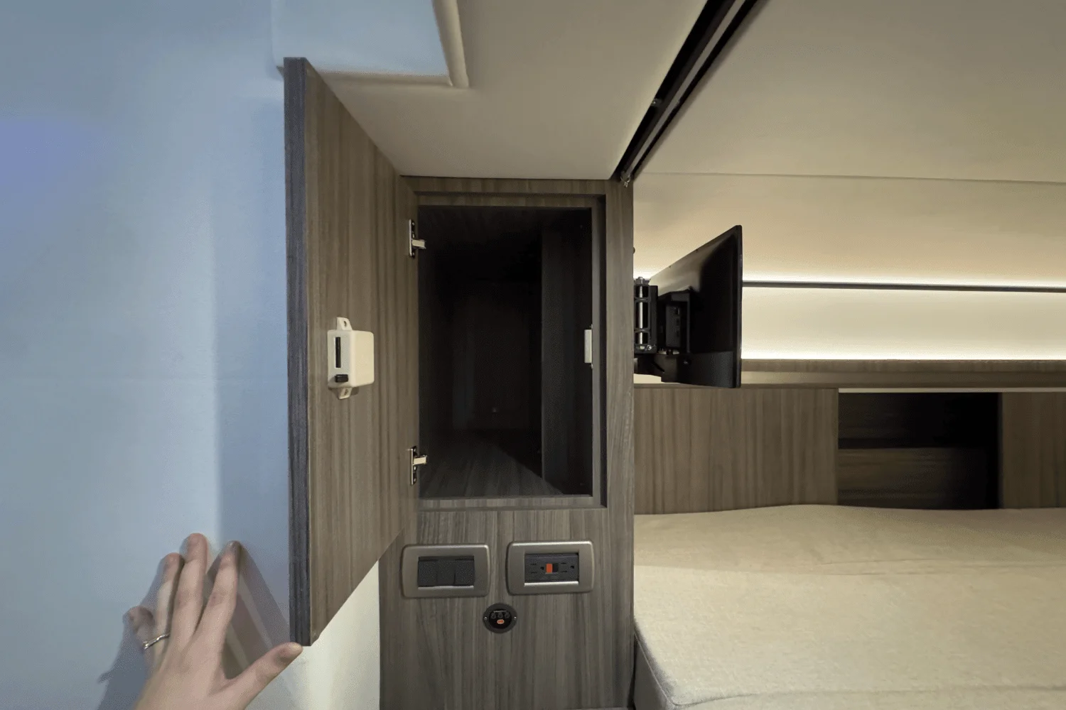 2025 Sea Ray Sundancer 320 Image Thumbnail #42