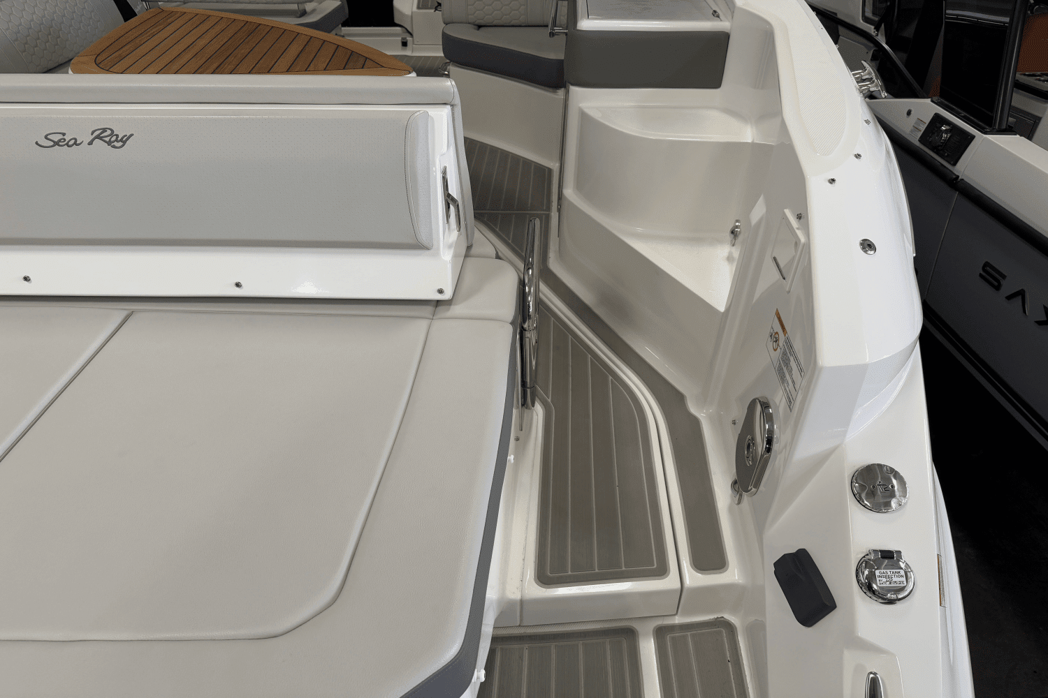 2025 Sea Ray Sundancer 320 Image Thumbnail #10