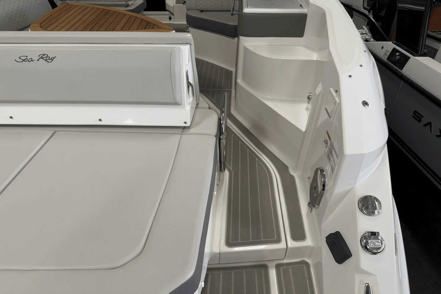 2025 Sea Ray Sundancer 320 Image Thumbnail #10