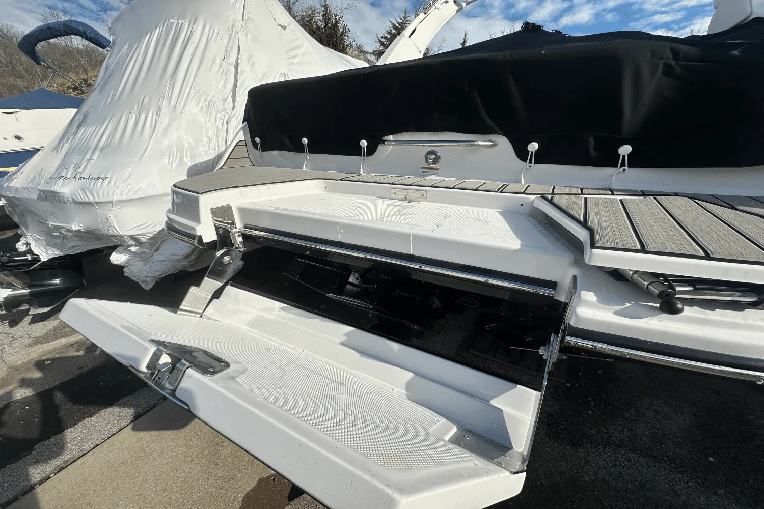 2025 Sea Ray SDX 270 Surf Image Thumbnail #32