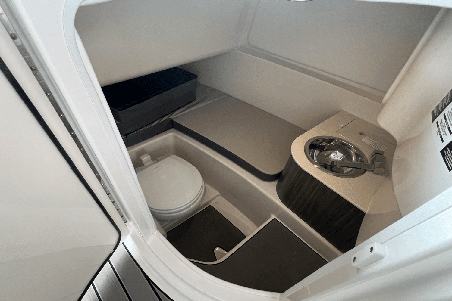 2025 Sea Ray SDX 270 Surf Image Thumbnail #24