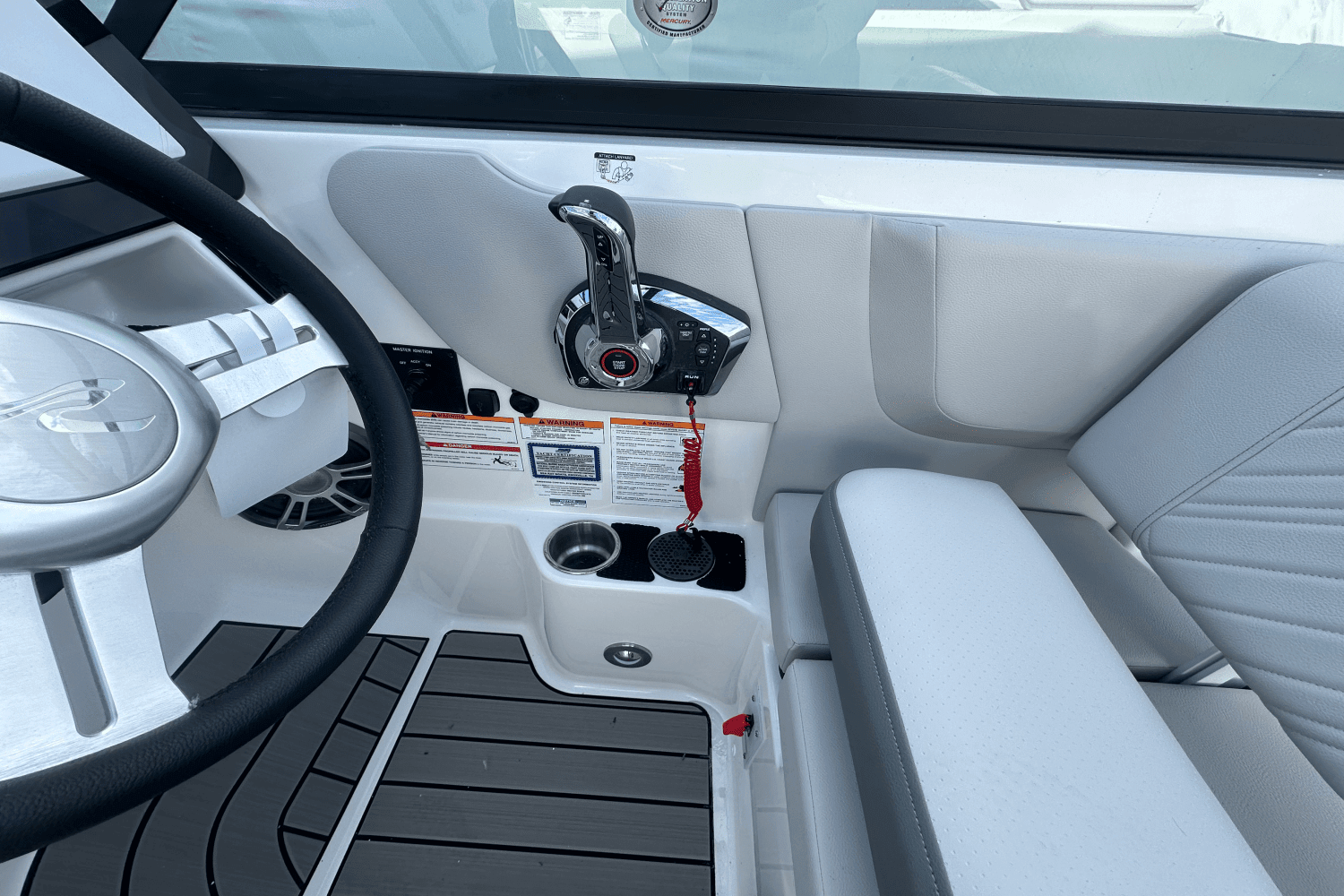 2025 Sea Ray SDX 270 Surf Image Thumbnail #35