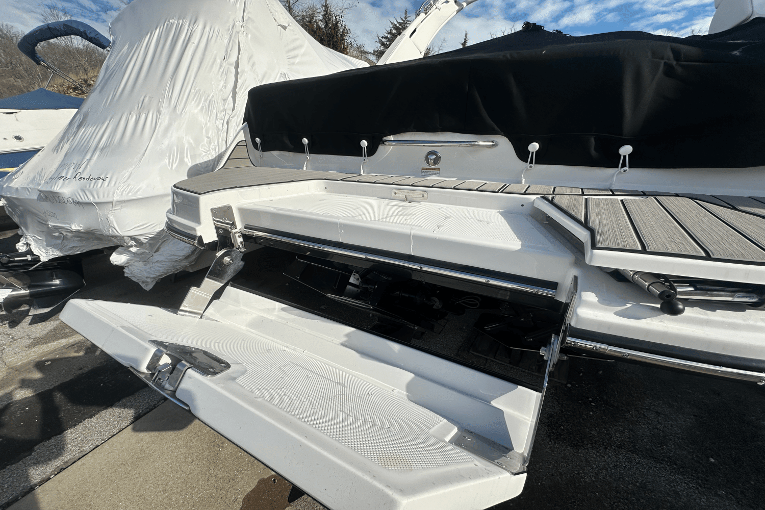 2025 Sea Ray SDX 270 Surf Image Thumbnail #32