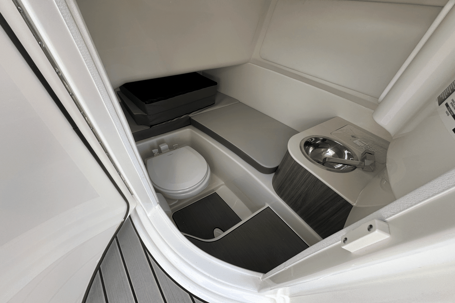 2025 Sea Ray SDX 270 Surf Image Thumbnail #39