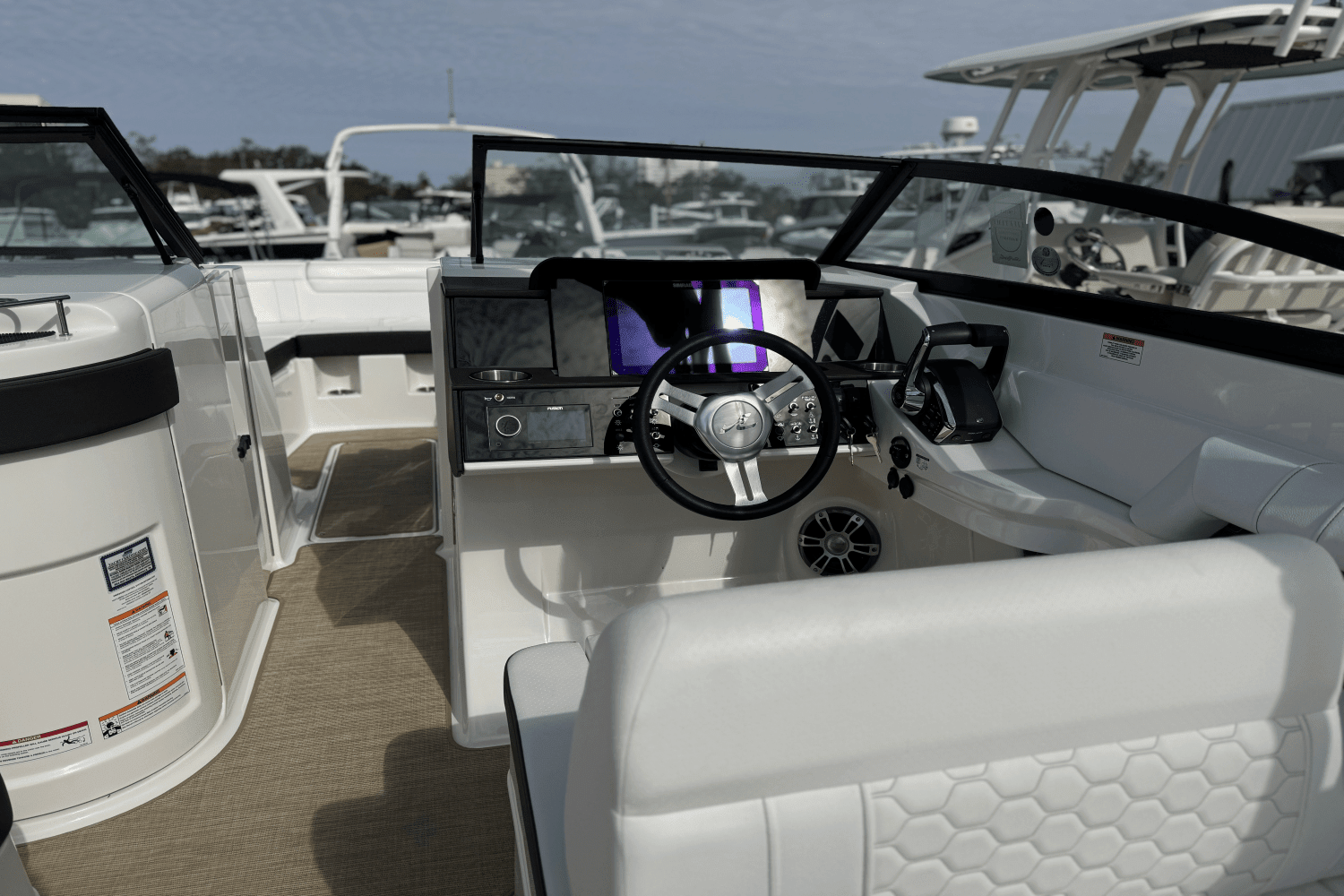 2025 Sea Ray SDX 290 Outboard Image Thumbnail #9