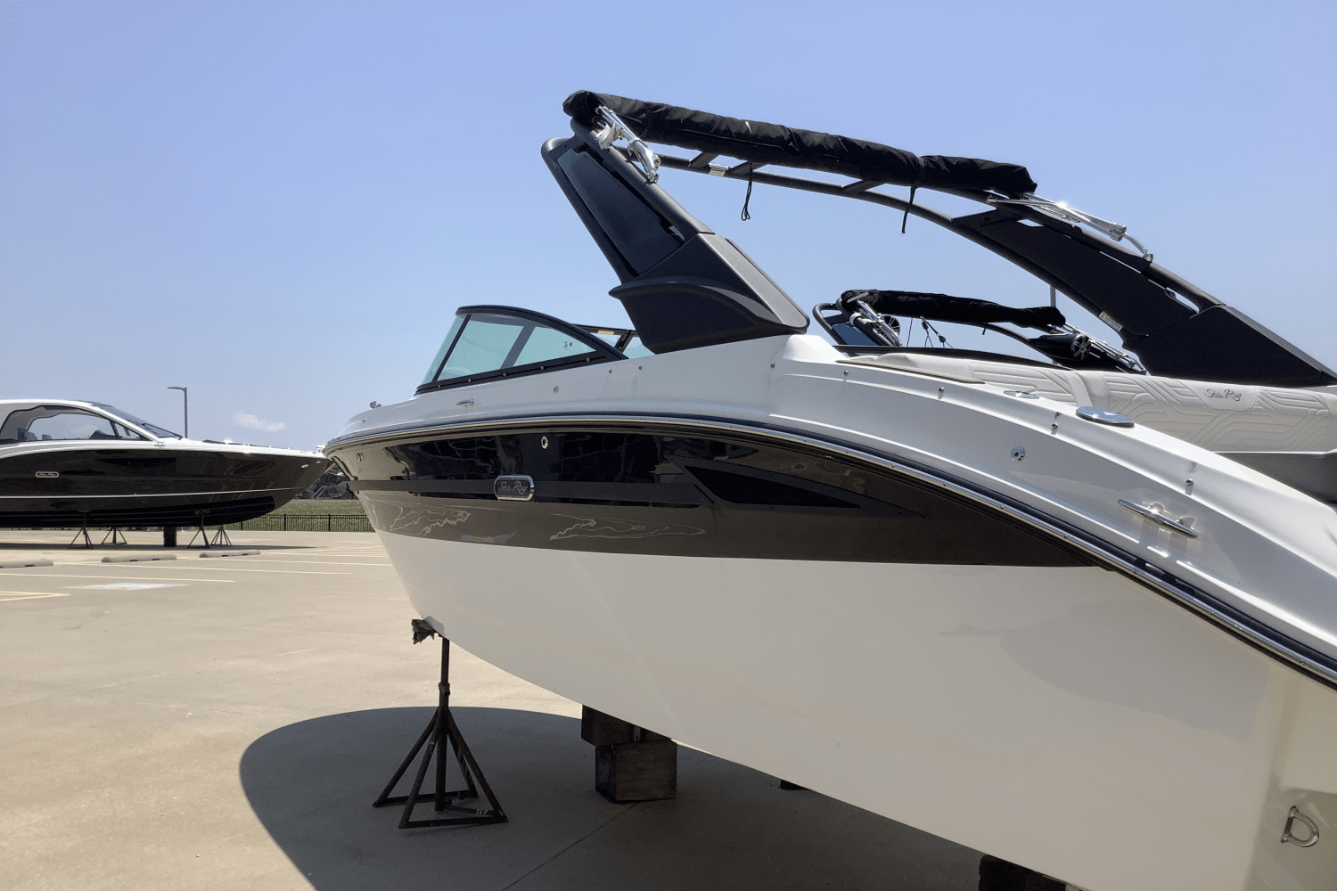 2025 Sea Ray SDX 250 Surf Image Thumbnail #3