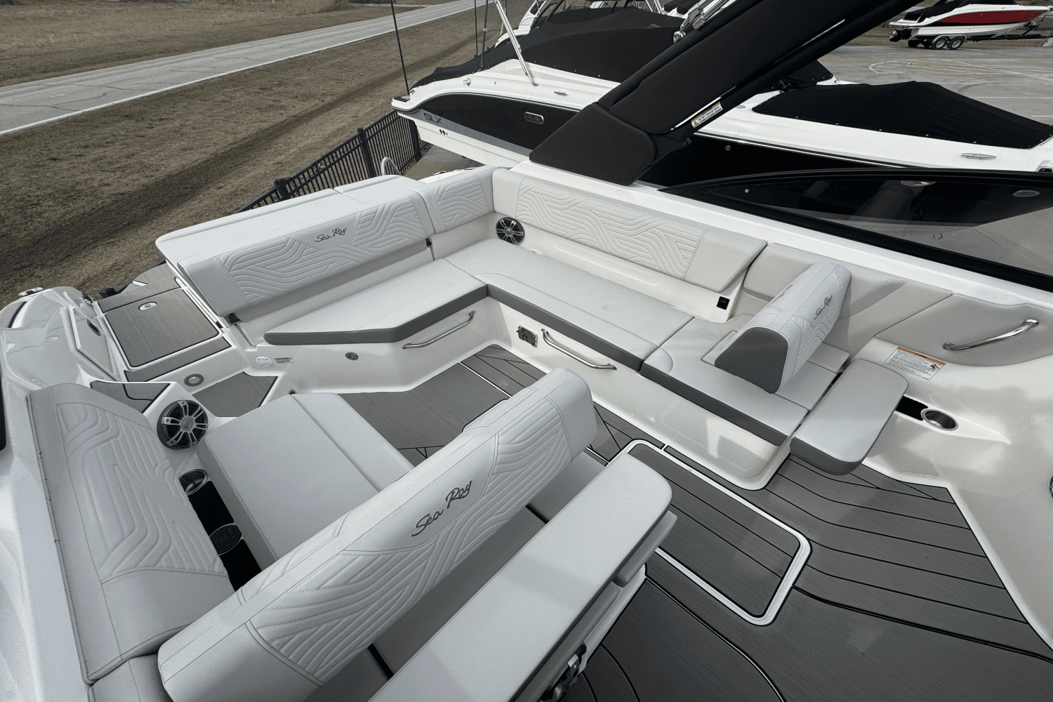 2025 Sea Ray SDX 250 Surf Image Thumbnail #7
