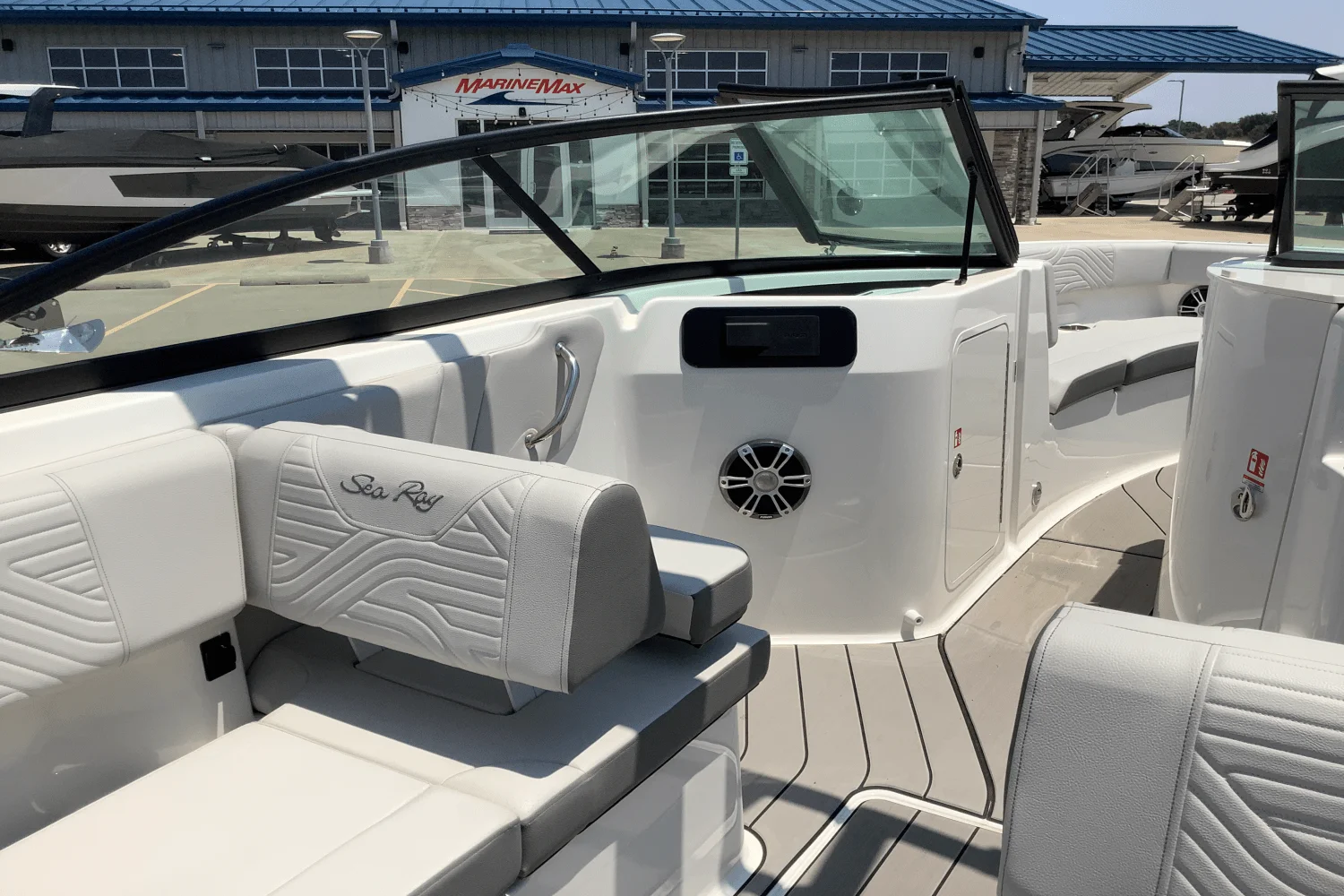 2025 Sea Ray SDX 250 Surf Image Thumbnail #16