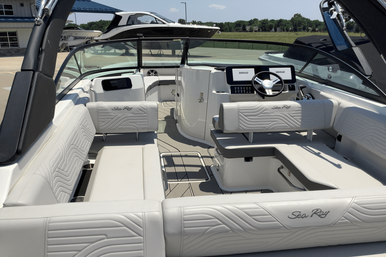 2025 Sea Ray SDX 250 Surf Image Thumbnail #8