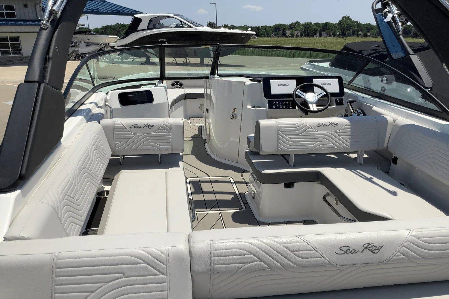 2025 Sea Ray SDX 250 Surf Image Thumbnail #8