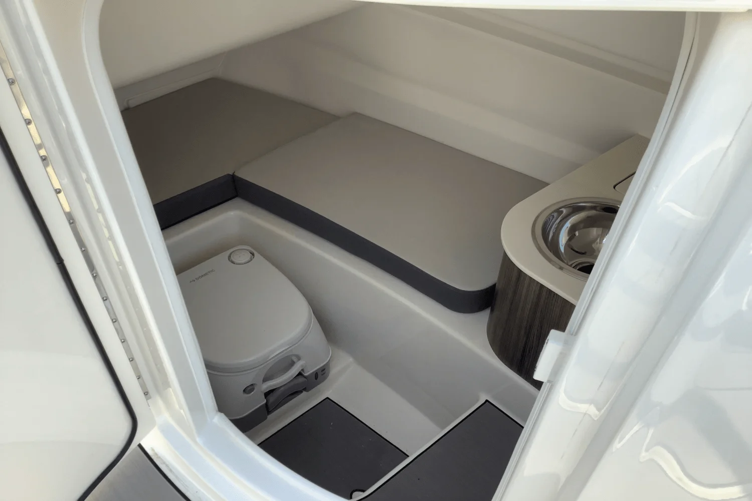 2025 Sea Ray SDX 250 Surf Image Thumbnail #25