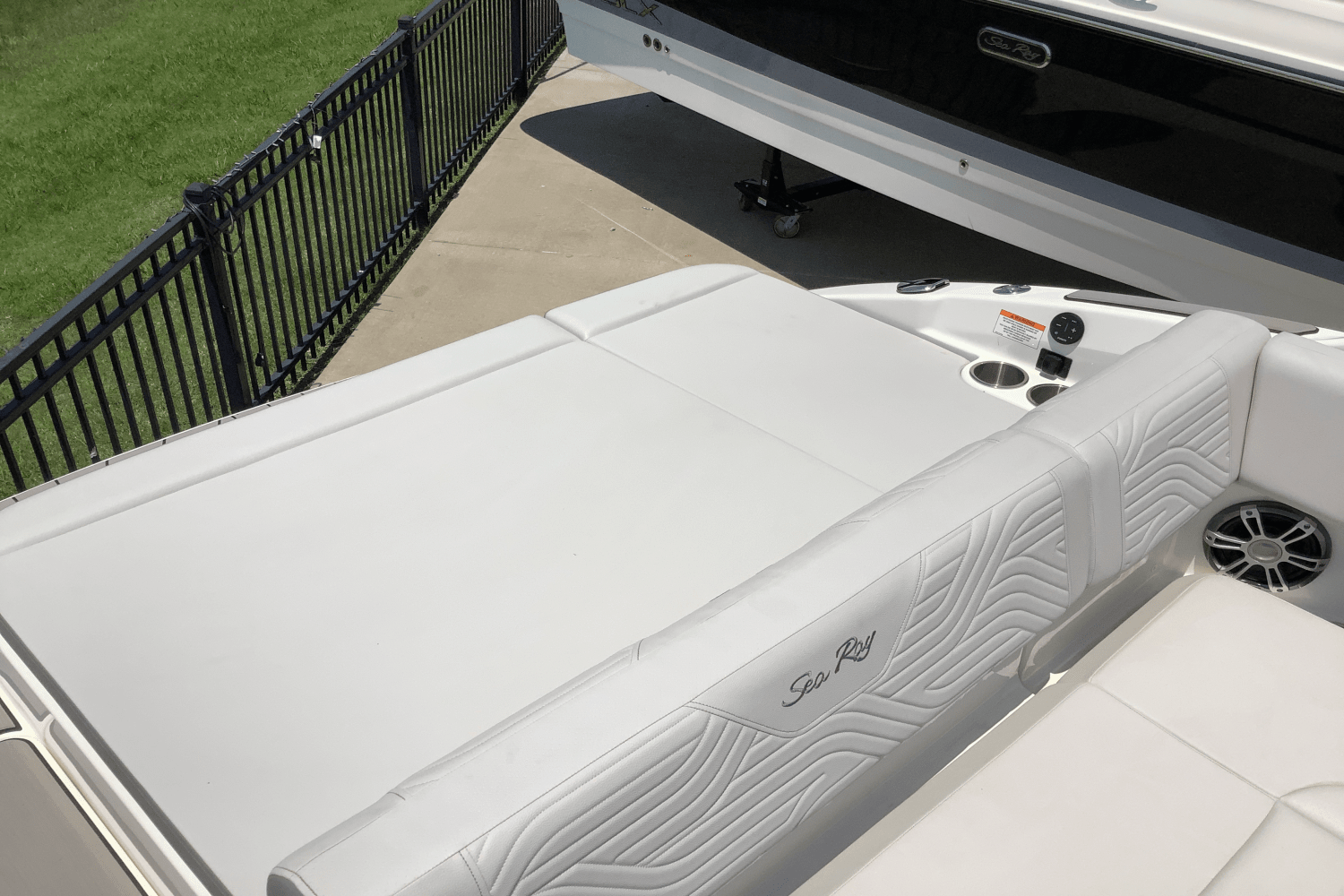 2025 Sea Ray SDX 250 Surf Image Thumbnail #11