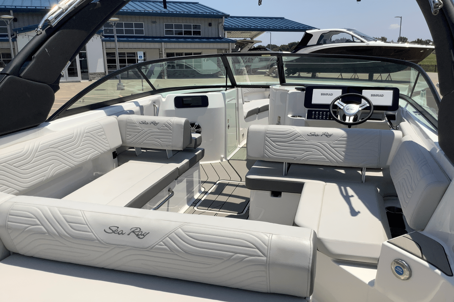 2025 Sea Ray SDX 250 Surf Image Thumbnail #9