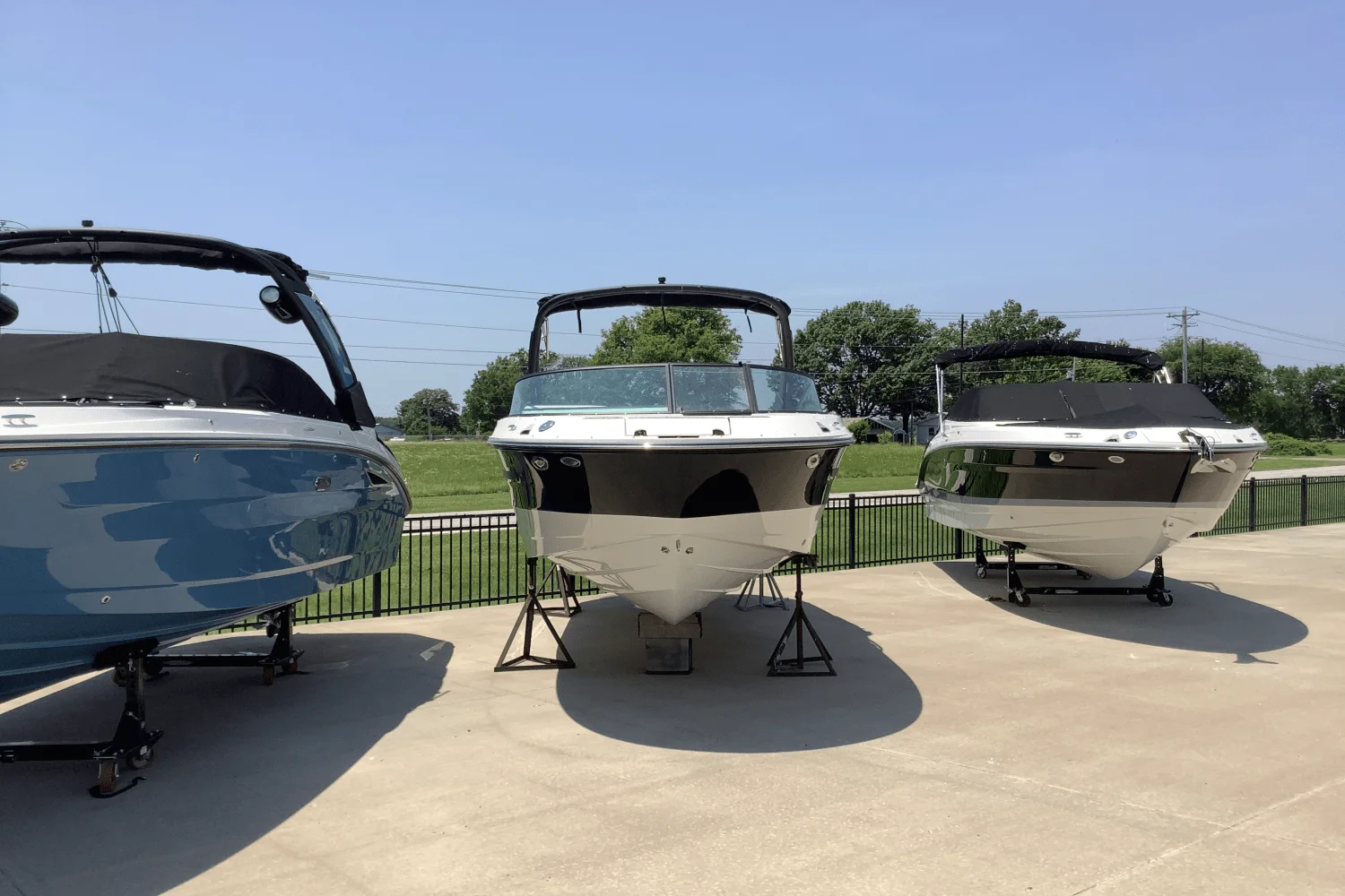 2025 Sea Ray SDX 250 Surf Image Thumbnail #2