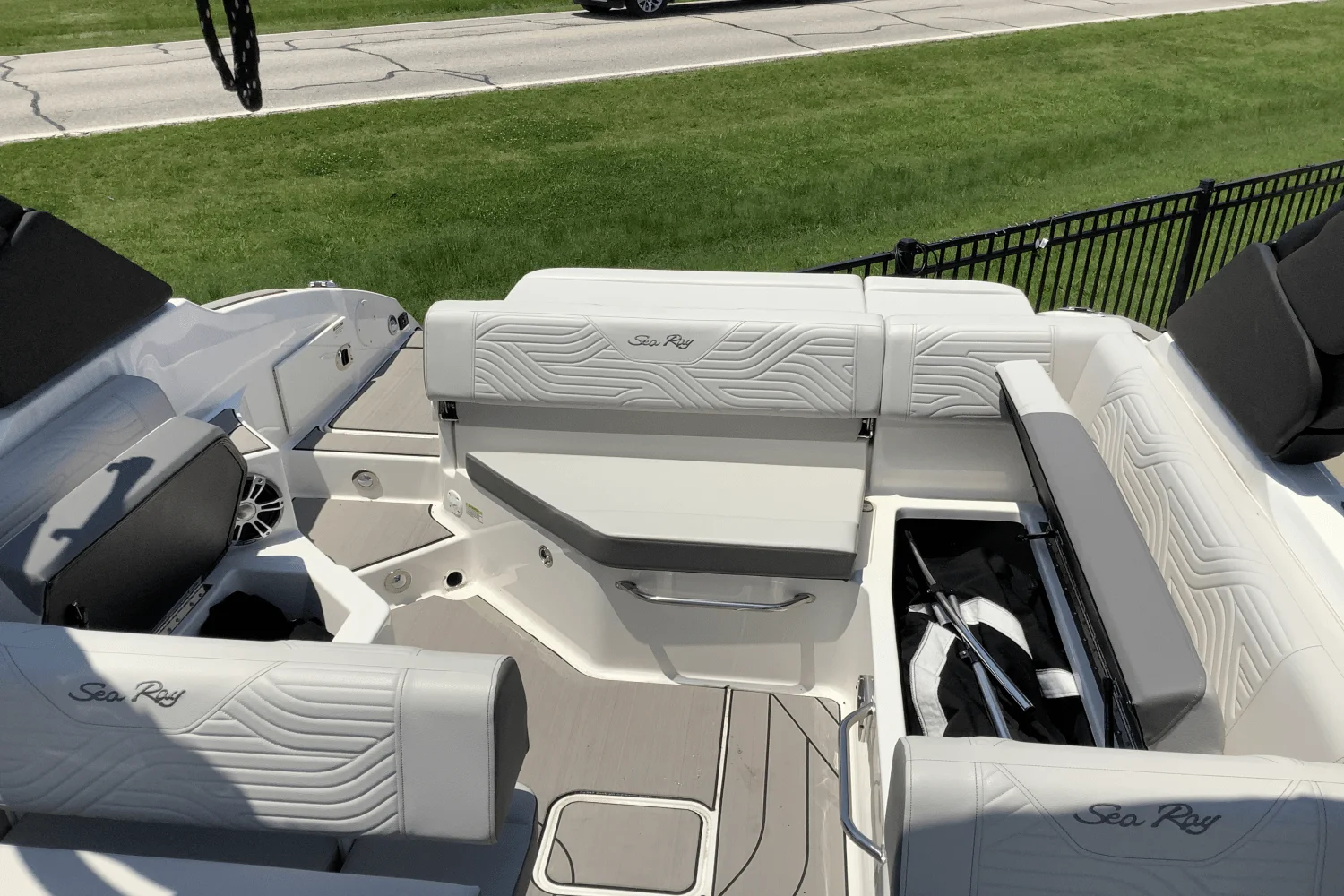 2025 Sea Ray SDX 250 Surf Image Thumbnail #15