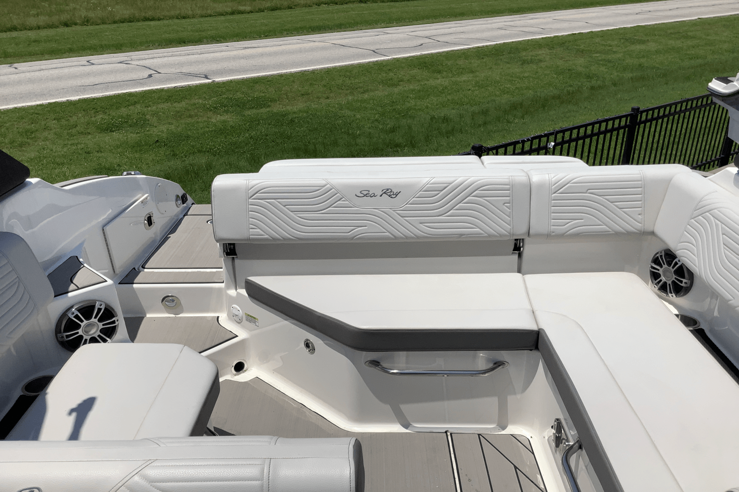 2025 Sea Ray SDX 250 Surf Image Thumbnail #13