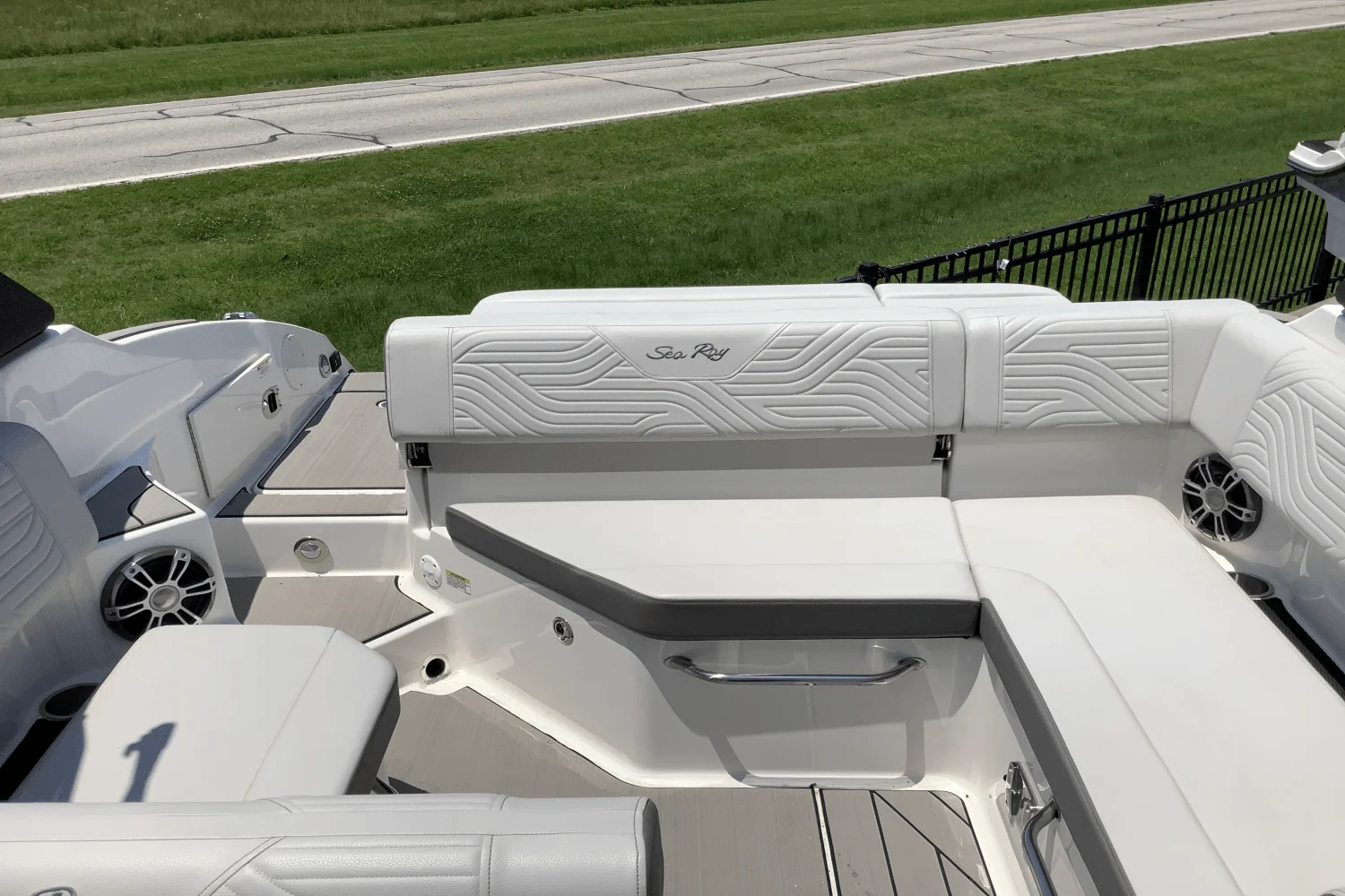 2025 Sea Ray SDX 250 Surf Image Thumbnail #13