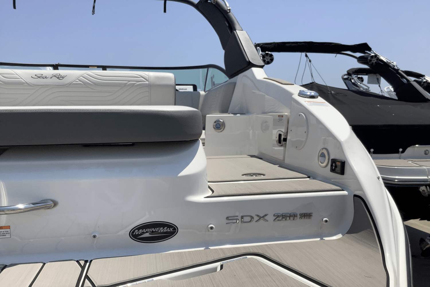 2025 Sea Ray SDX 250 Surf Image Thumbnail #7