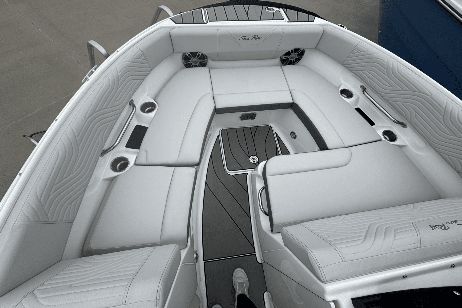 2025 Sea Ray SDX 250 Surf Image Thumbnail #2