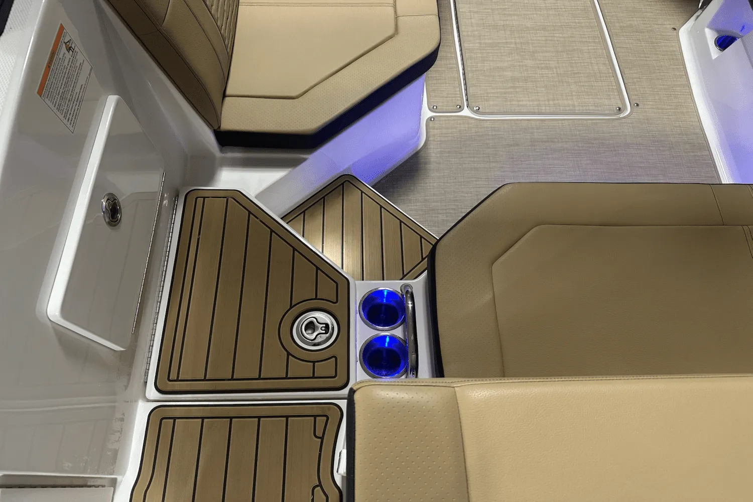 2025 Sea Ray SPX 230 Outboard Image Thumbnail #24