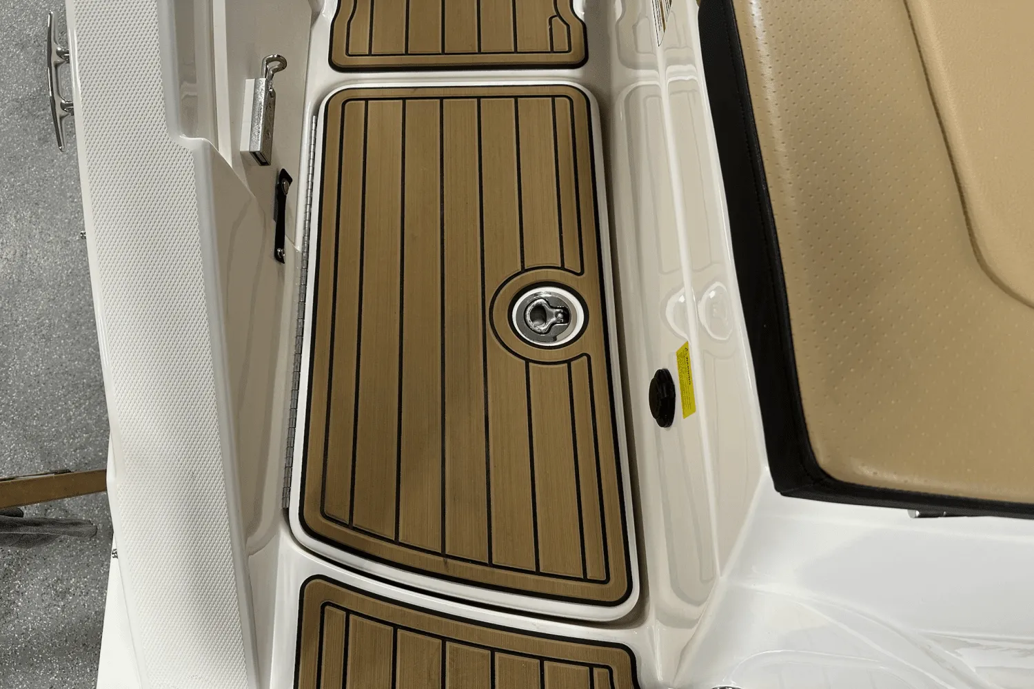 2025 Sea Ray SPX 230 Outboard Image Thumbnail #17