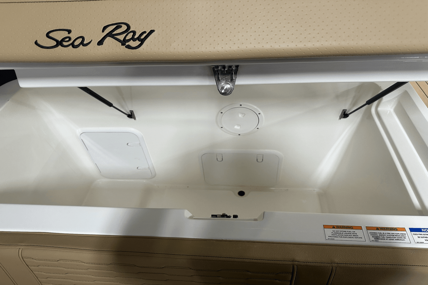 2025 Sea Ray SPX 230 Outboard Image Thumbnail #31