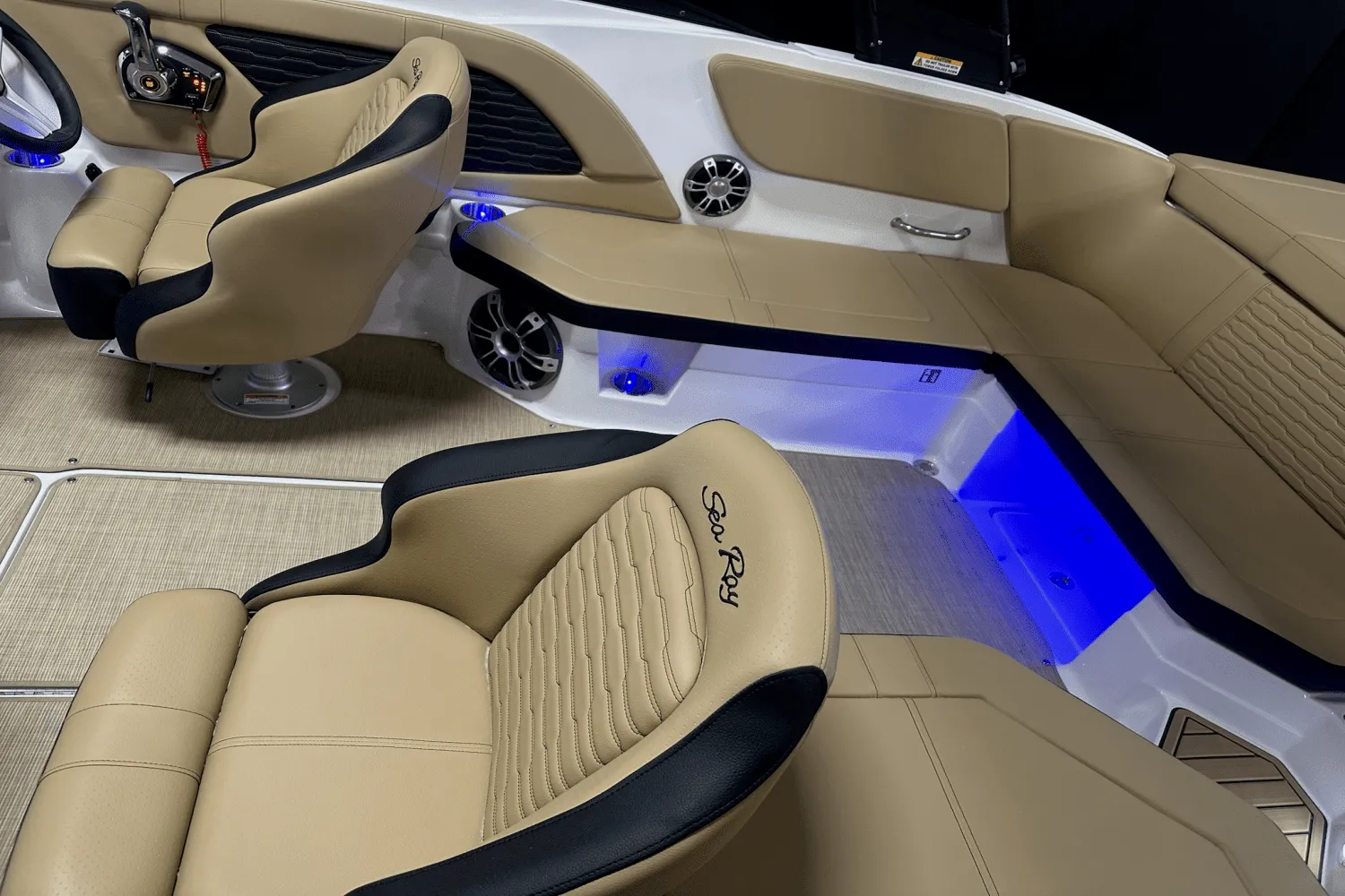 2025 Sea Ray SPX 230 Outboard Image Thumbnail #5