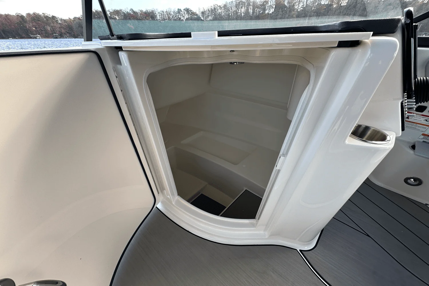 2025 Sea Ray SDX 250 Surf Image Thumbnail #15