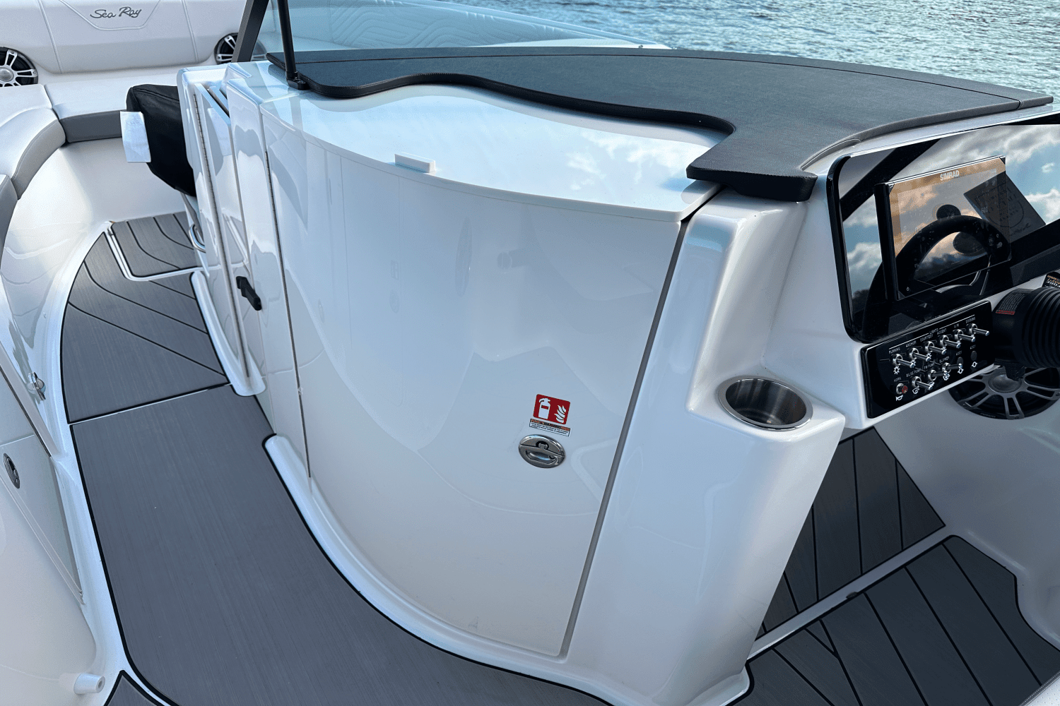 2025 Sea Ray SDX 250 Surf Image Thumbnail #14