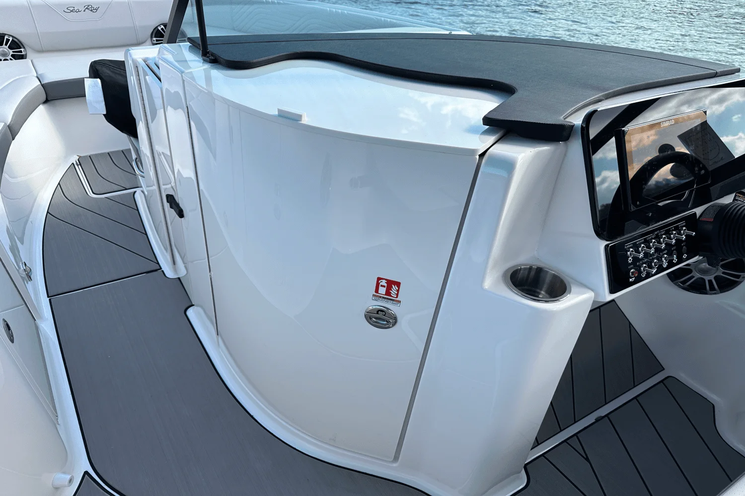 2025 Sea Ray SDX 250 Surf Image Thumbnail #14