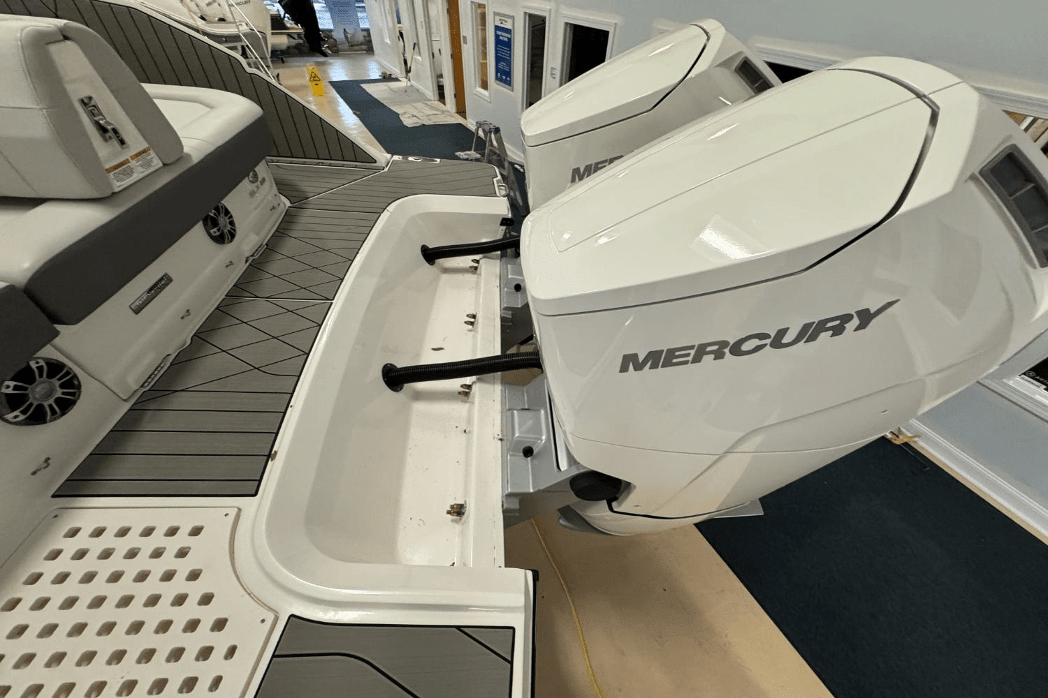 2025 Sea Ray SLX 400 Outboard Image Thumbnail #2