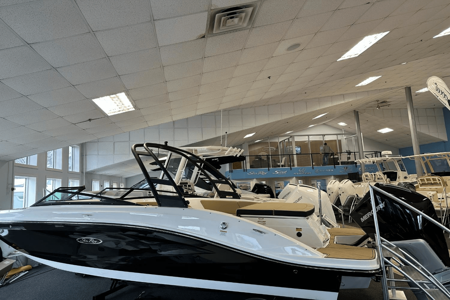 2025 Sea Ray SPX 230 Outboard Image Thumbnail #1