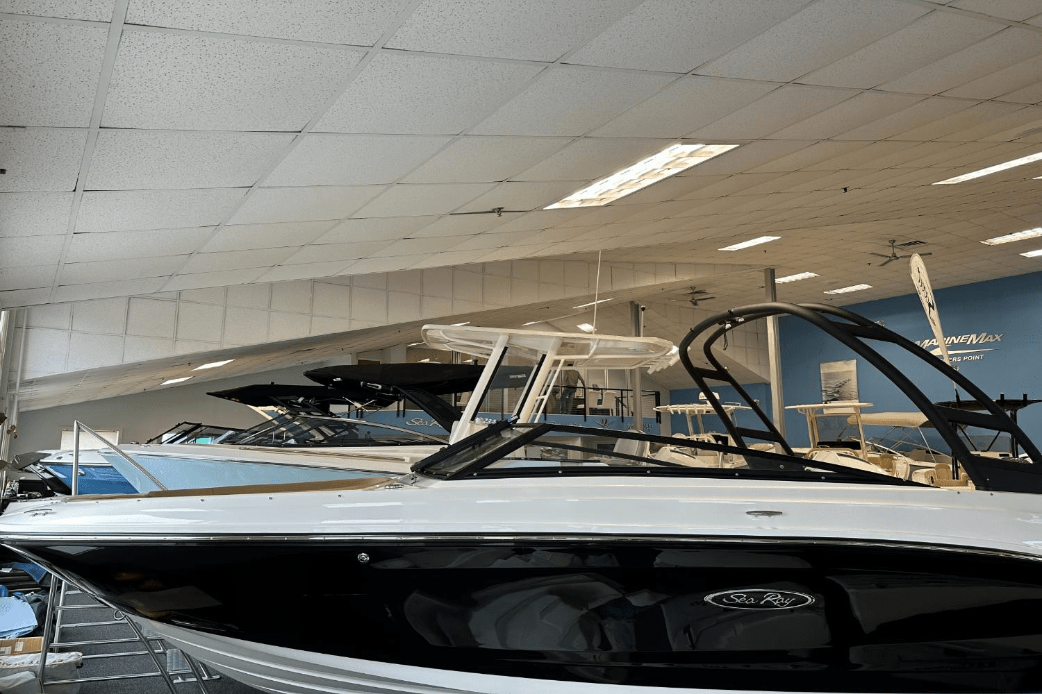 2025 Sea Ray SPX 230 Outboard Image Thumbnail #3