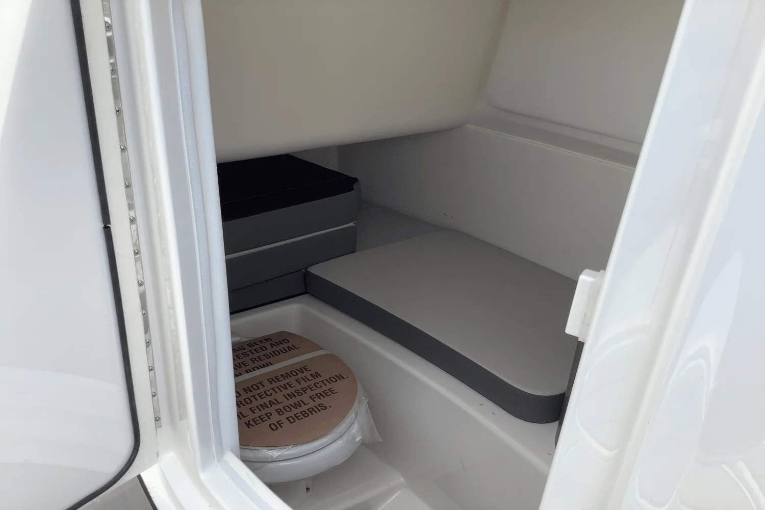 2025 Sea Ray SDX 270 Surf Image Thumbnail #23